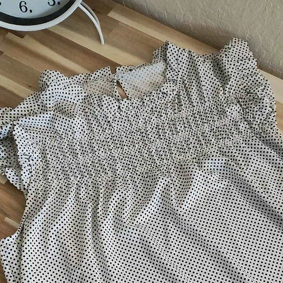 Chic Polka Dot Blouse - Picture 2 of 4